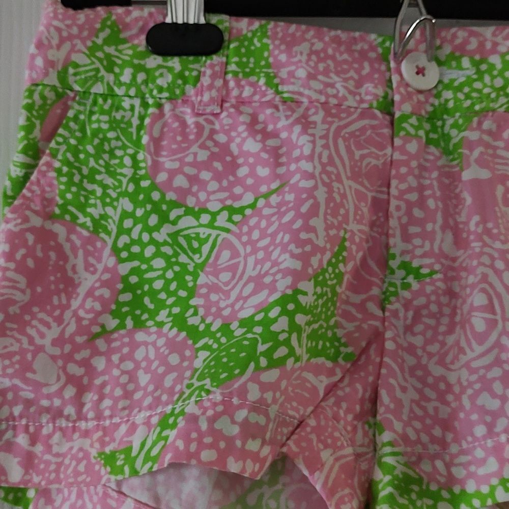 Lilly Pulitzer  green pink fruit animal print flat front  The Walsh Short Sz 0 - Picture 3 of 7